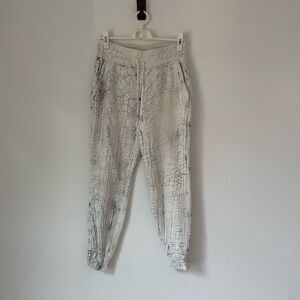 Lululemon joggers size 6